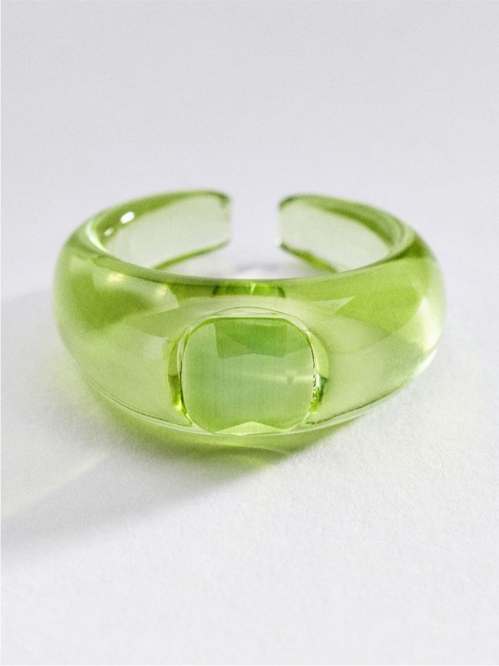Anthropologie gemstone resin cocktail ring 
Size S/M(fit 7)